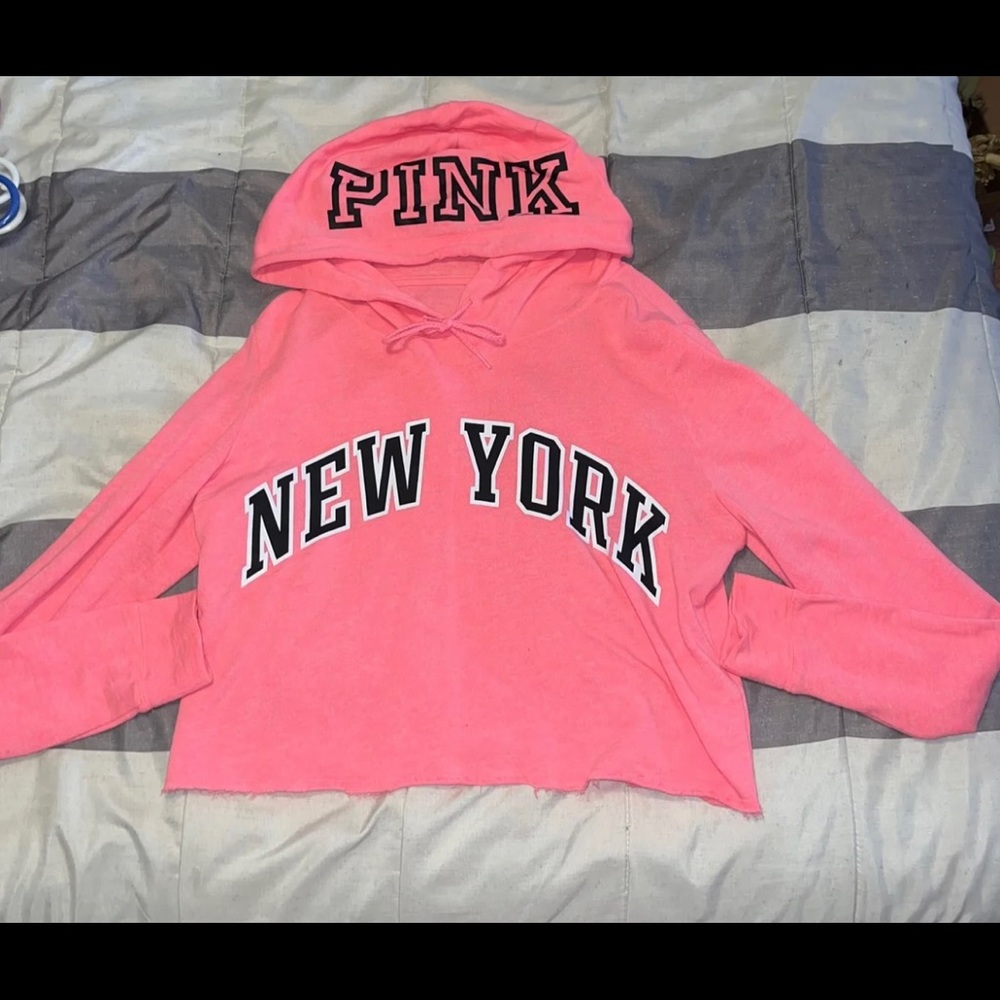 Victorious Secret Pink New York Cropped Light Hoodie.